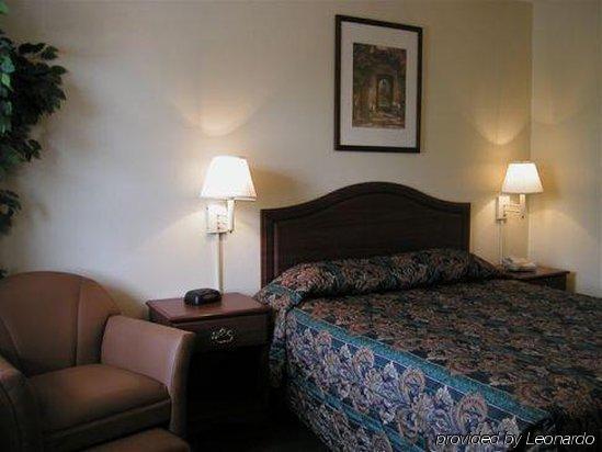 Intown Suites Extended Stay Houston Tx - Westchase Room photo